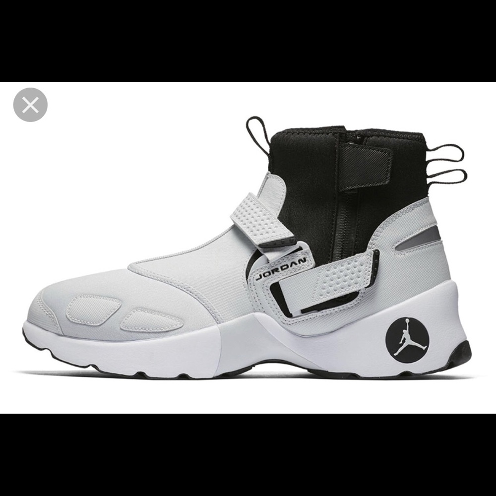 AUTHENTIC Men’s Jordan Trunner LX High Size 9